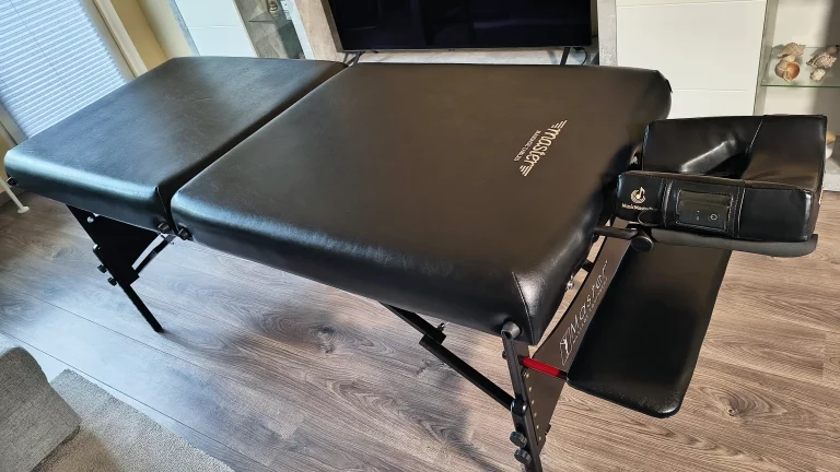 Die stillen Begleiter meiner Arbeit – die Arbeitsmittel und Ausstattung meiner mobilen Massagen Massageliege Galaxy von Master Massage